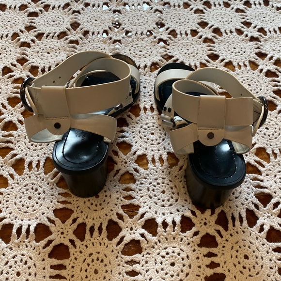 Banana Republic white heeled sandals size 8 - Picture 9 of 9